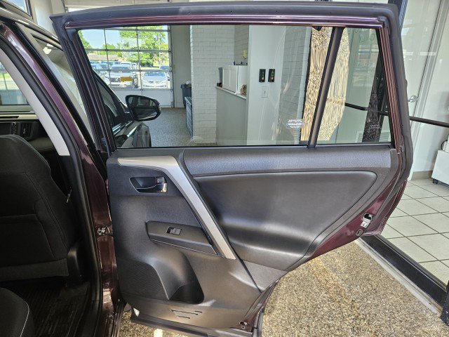 Used 2018 Toyota RAV4 XLE AWD/4WD image 15