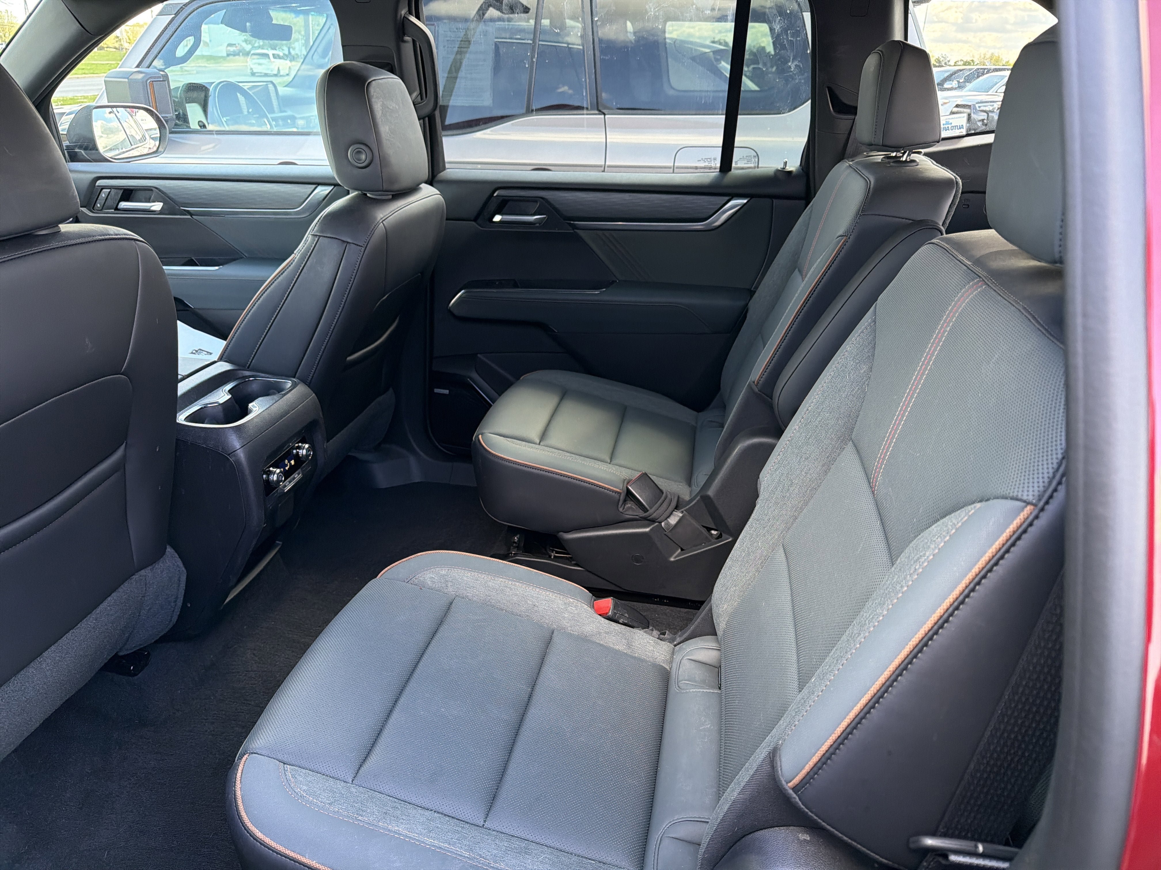 Used 2025 GMC Acadia AT4 AWD/4WD image 24