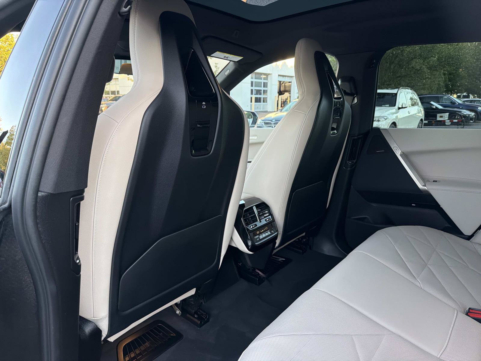 Certified 2024 BMW iX xDrive50 w/ Premium Package AWD/4WD image 23