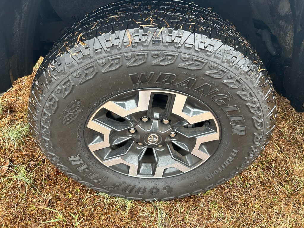 Used 2023 Toyota Tacoma TRD Off-Road image 29