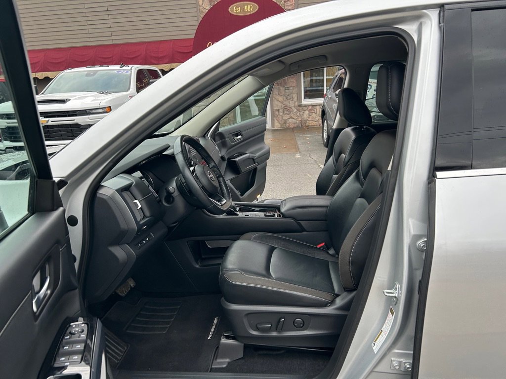 Used 2022 Nissan Pathfinder SL image 16