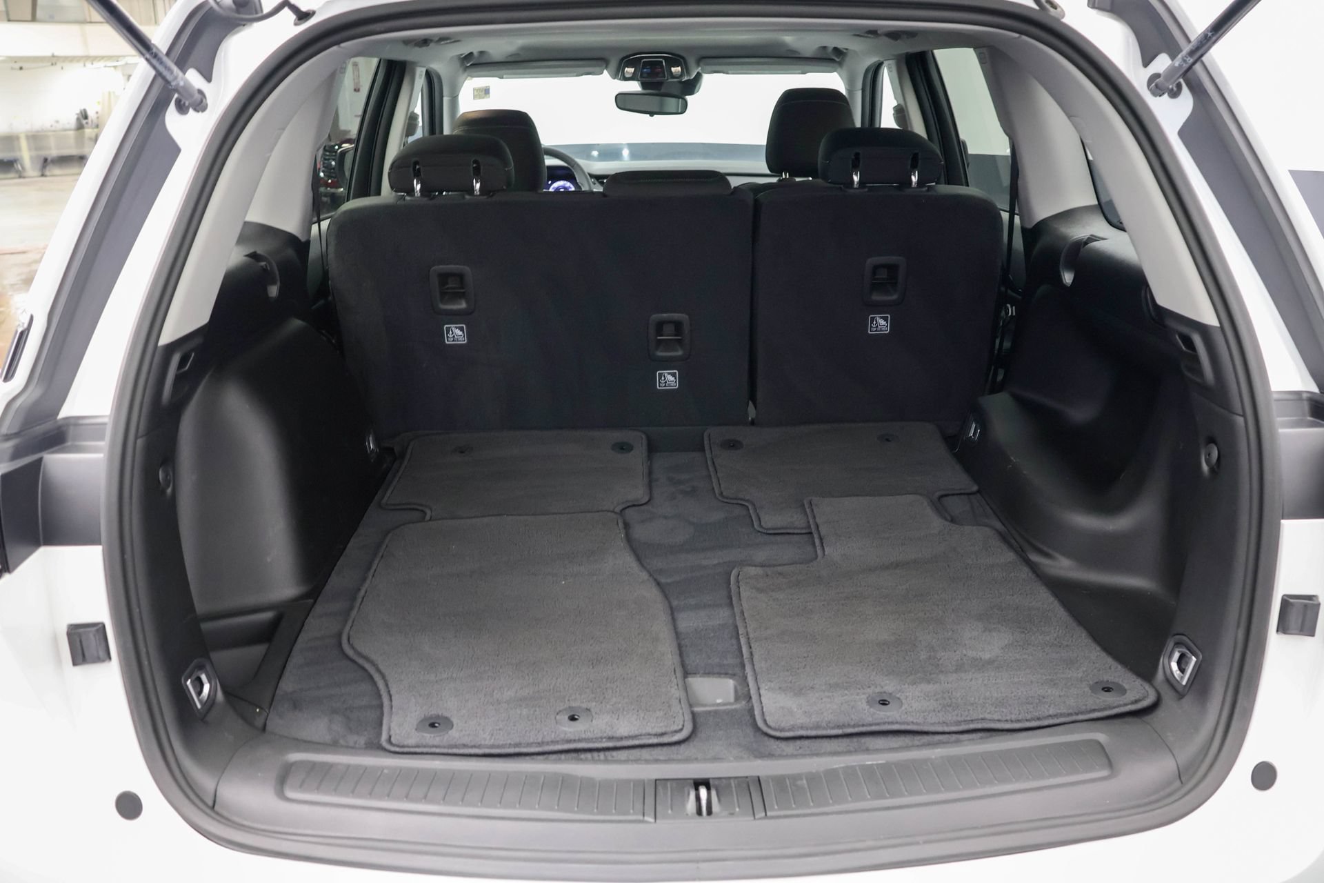 Used 2023 Jeep Grand Cherokee Laredo w/ Trailer Tow Prep Group (B) AWD/4WD image 28