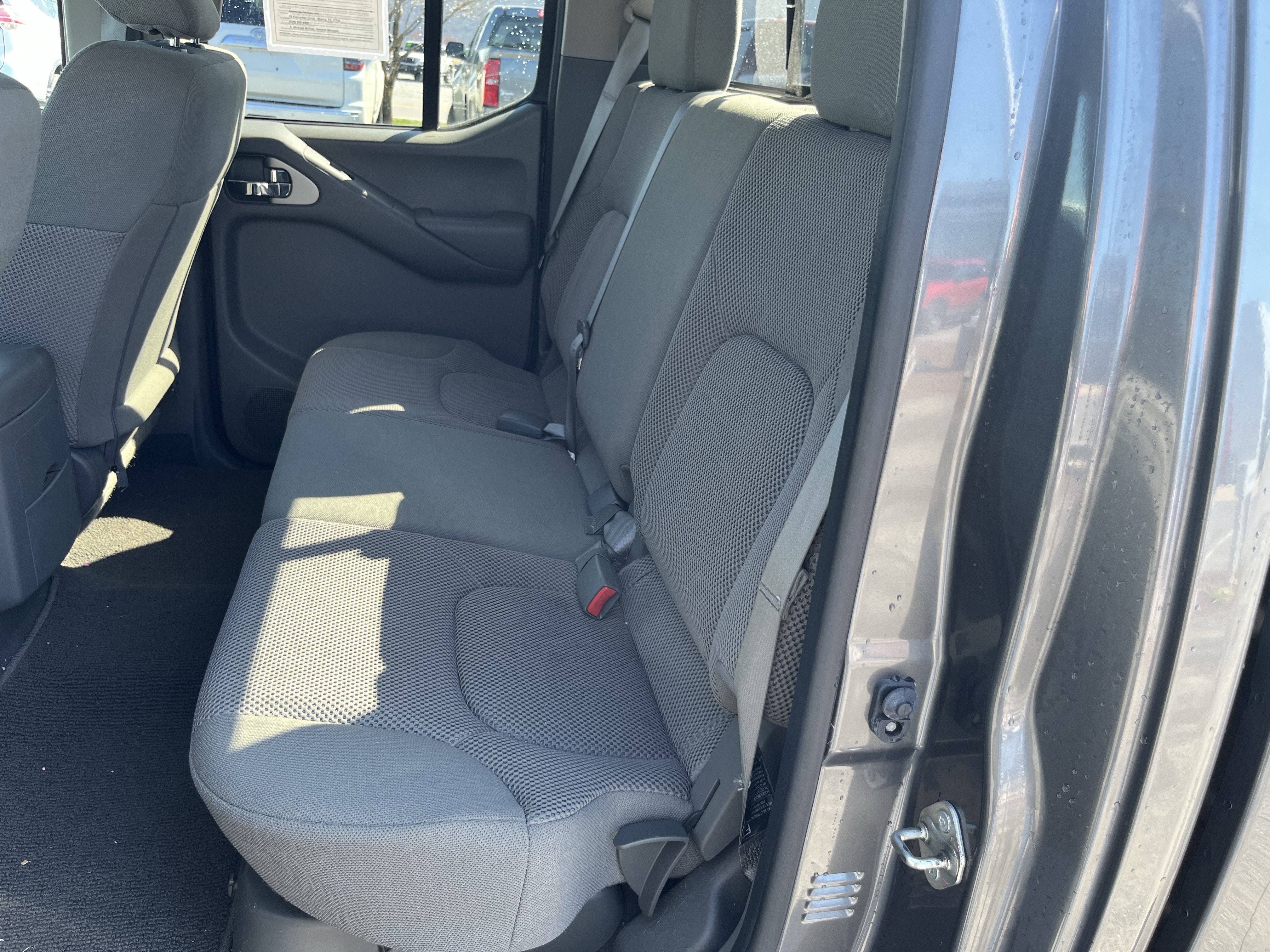 Used 2020 Nissan Frontier SV image 14