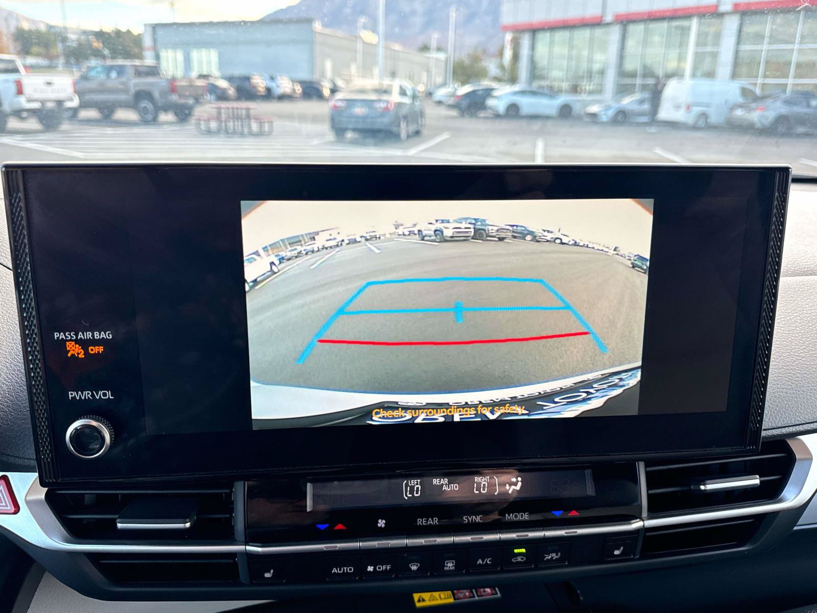 Used 2025 Toyota Sienna XLE FWD image 24