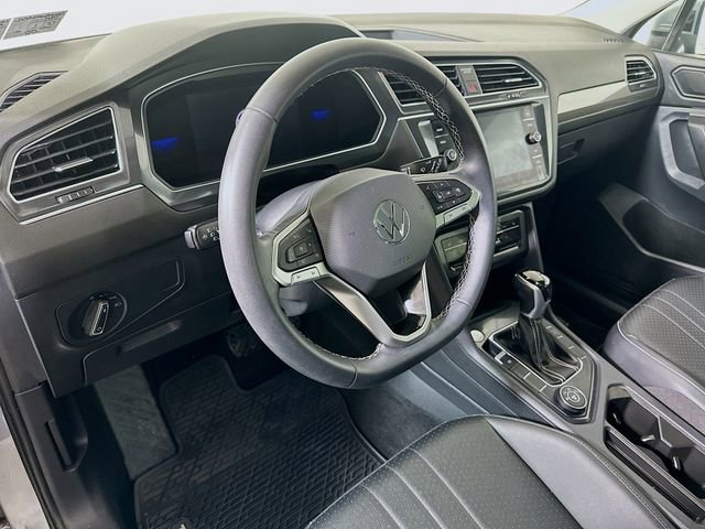 Used 2023 Volkswagen Tiguan SE AWD/4WD image 10
