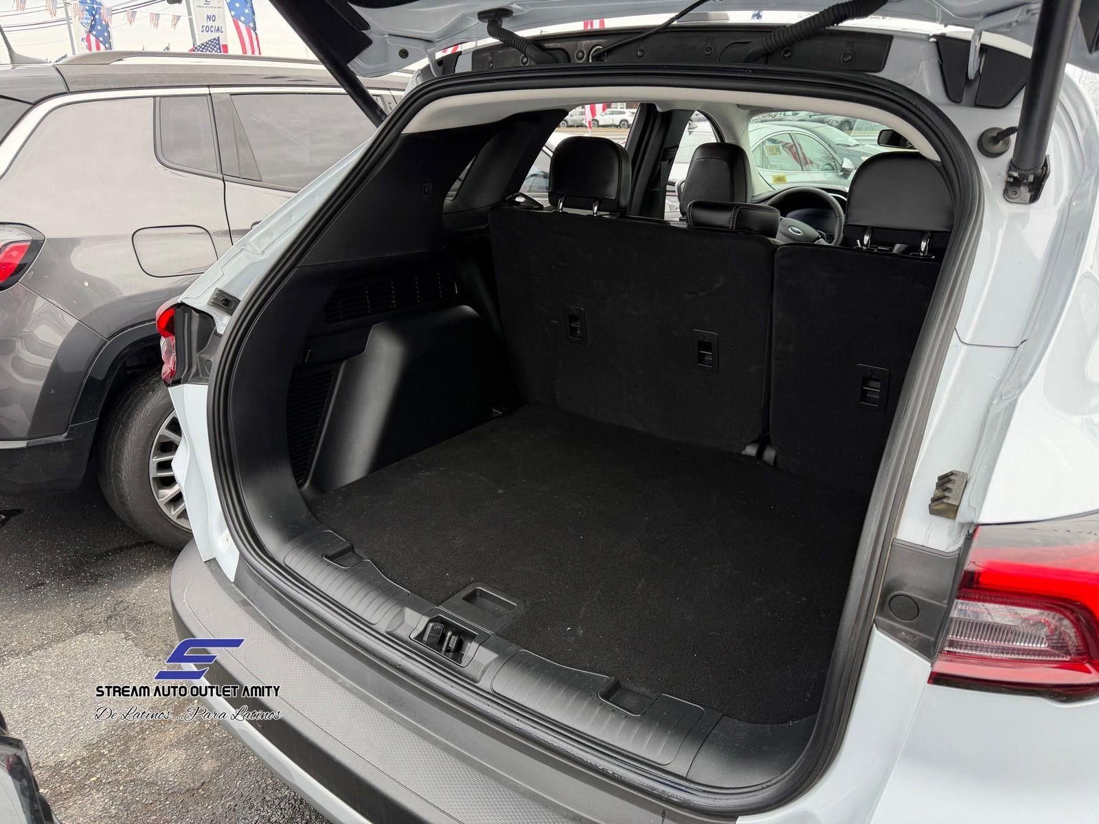 Used 2025 Ford Escape Platinum image 5