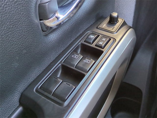 Used 2021 Nissan Titan SV w/ SV Convenience Package image 24