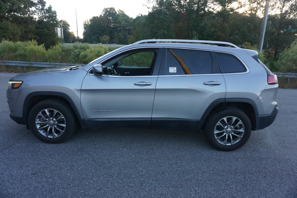 Used 2020 Jeep Cherokee Latitude Plus w/ Comfort/Convenience Group AWD/4WD image 19