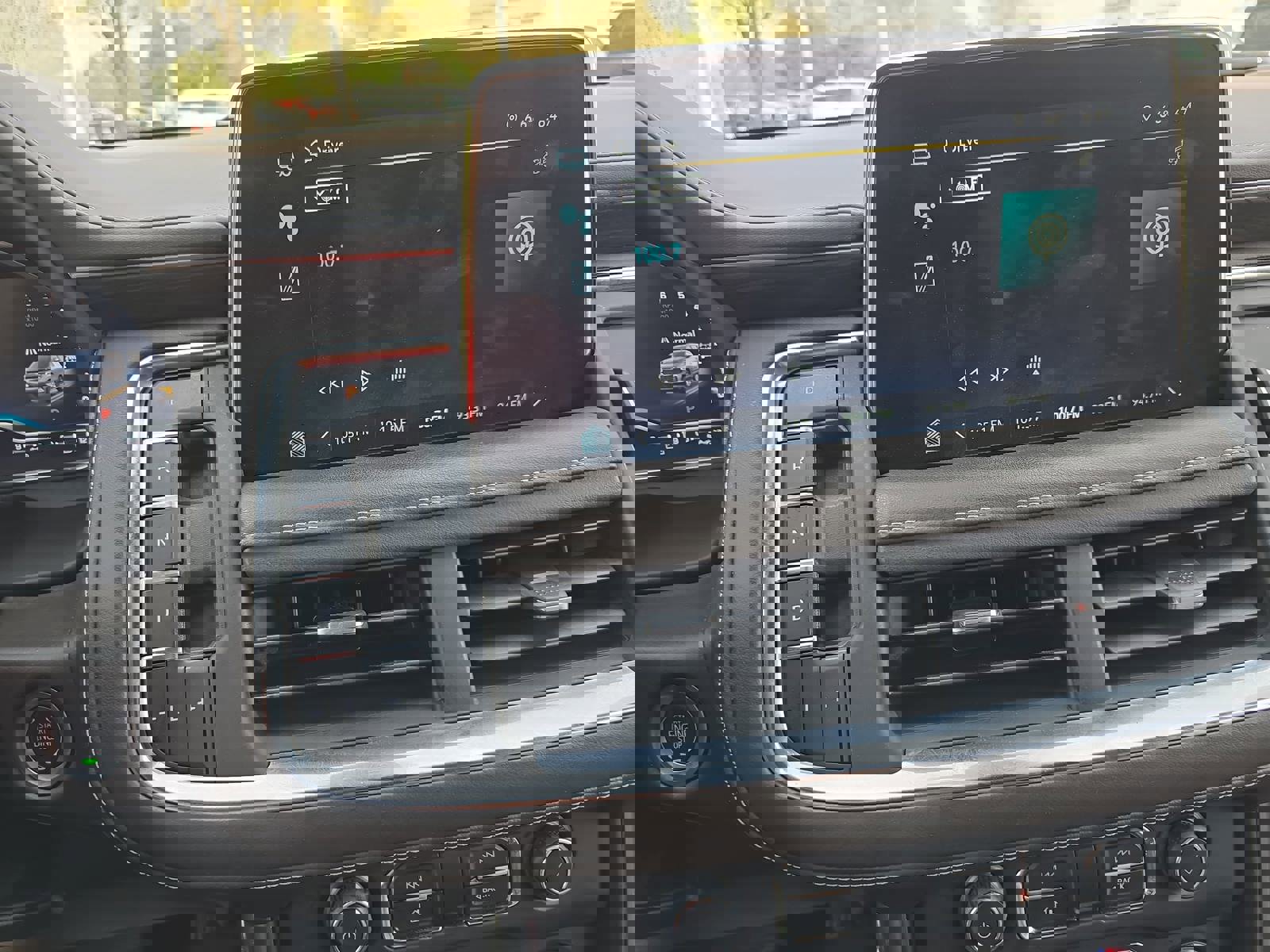 Used 2022 Chevrolet Suburban LT w/ Luxury Package image 20