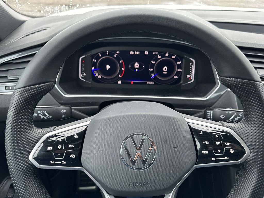 Certified 2023 Volkswagen Tiguan SEL R-Line image 25
