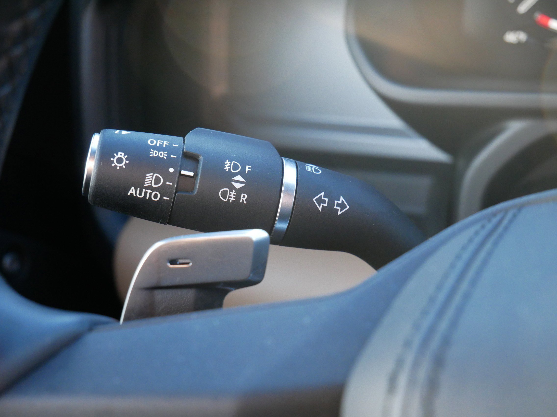 Certified 2025 Land Rover Defender 110 V8 image 23