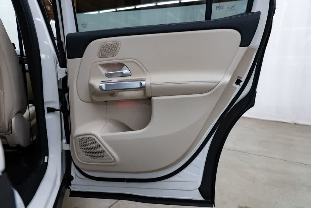 Used 2024 Mercedes-Benz EQB 300 4MATIC image 26