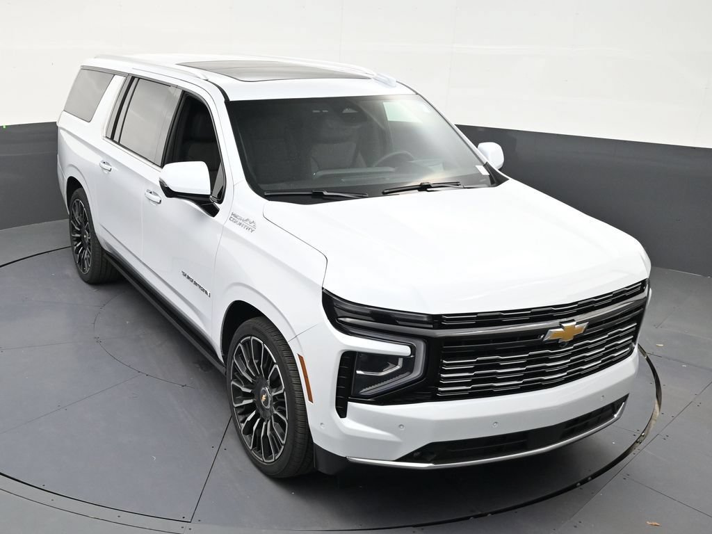 Used 2026 Chevrolet Suburban High Country AWD/4WD image 17