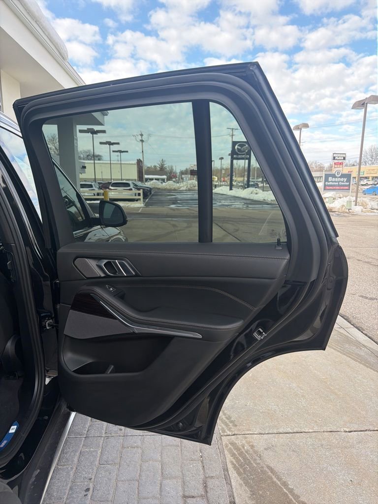 New 2026 BMW X5 xDrive40i w/ Climate Comfort Package image 13