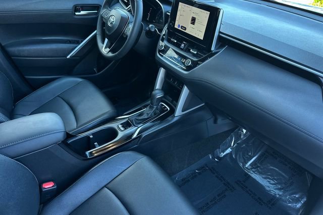 Used 2024 Toyota Corolla Cross XLE w/ Convenience Package image 18