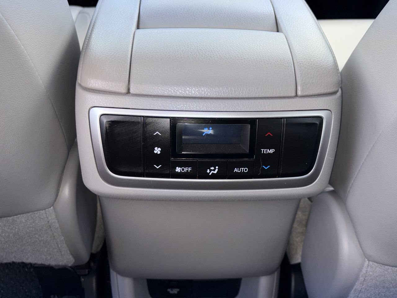 Used 2018 Toyota Highlander XLE FWD image 21