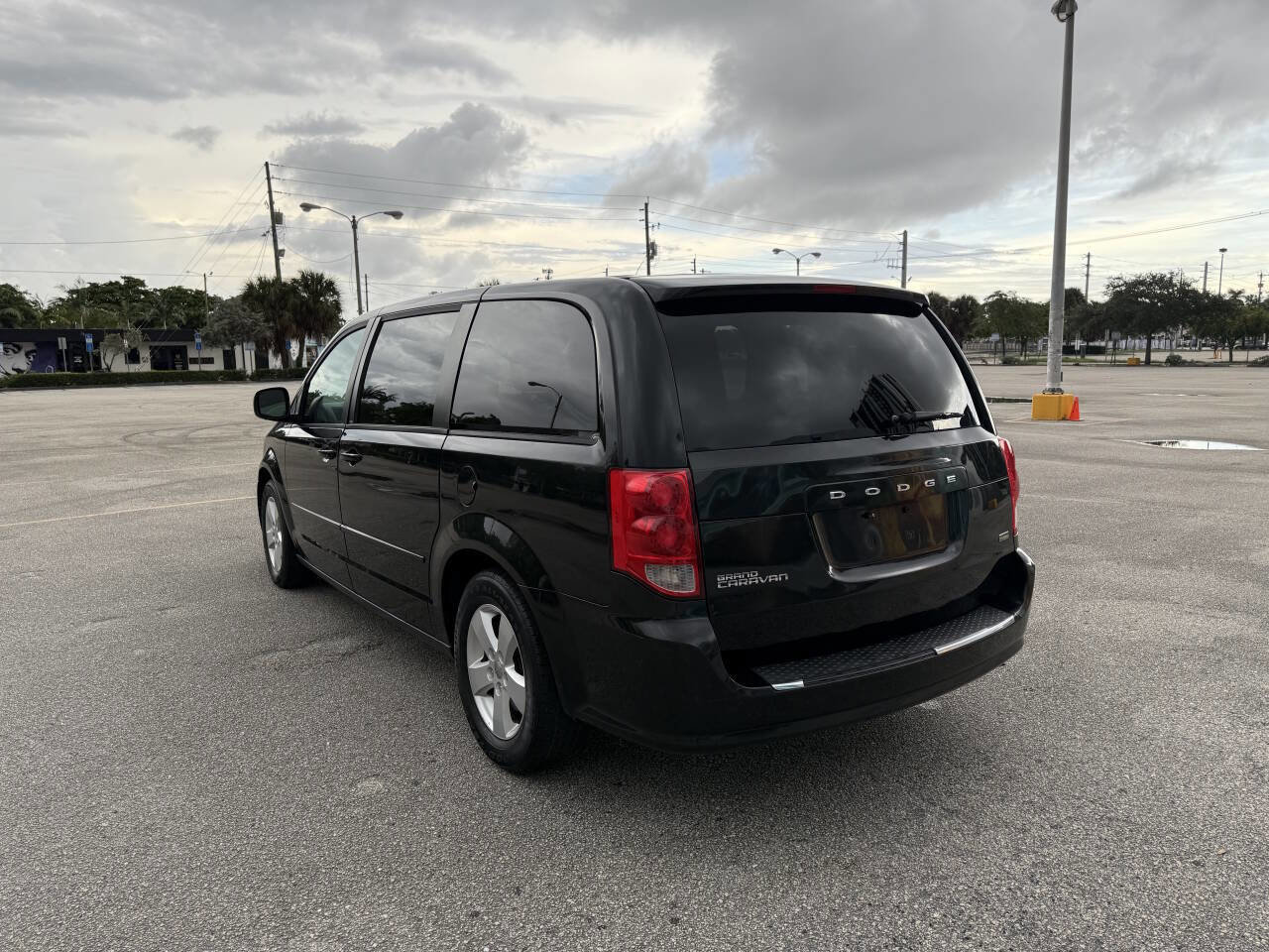 Used 2013 Dodge Grand Caravan SE image 12