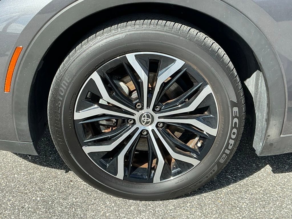 Used 2023 Toyota Crown XLE image 21