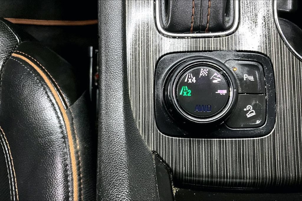 Used 2019 GMC Acadia SLT AWD/4WD image 16