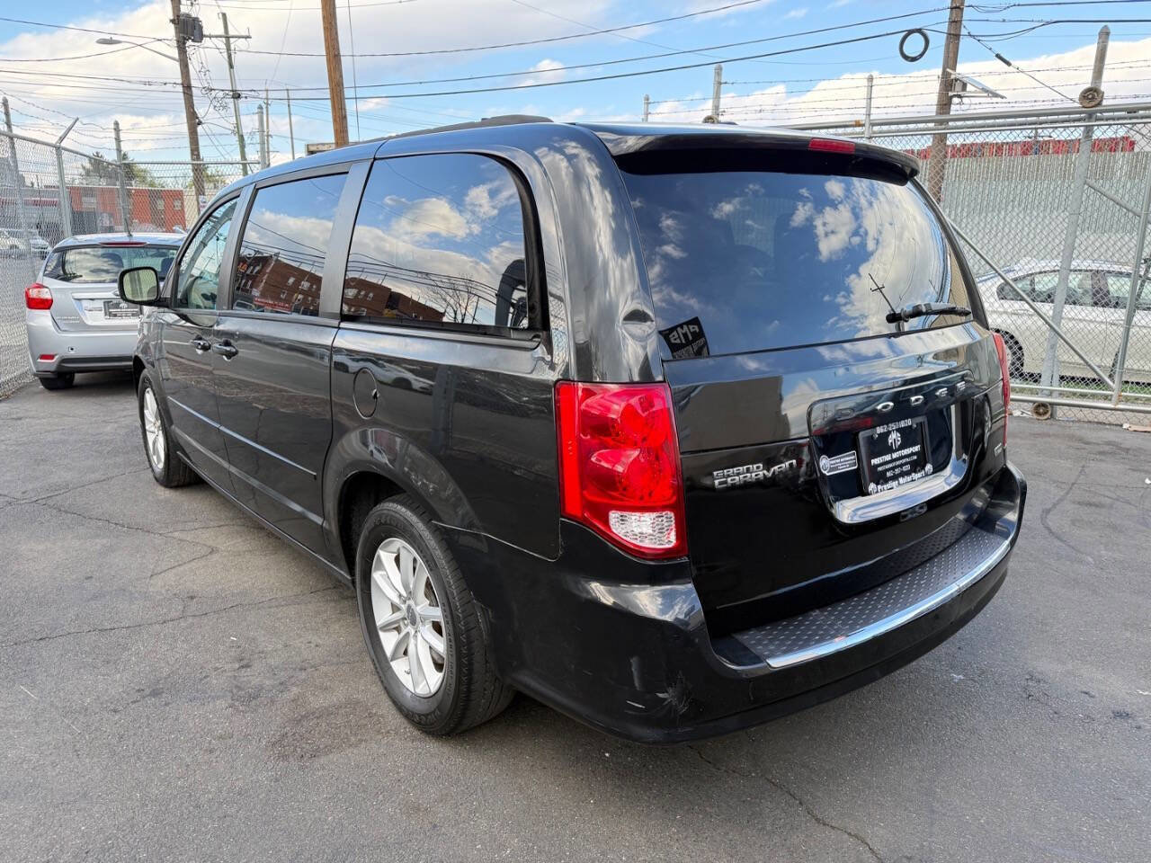 Used 2013 Dodge Grand Caravan SXT w/ UConnect Hands-Free Group image 4
