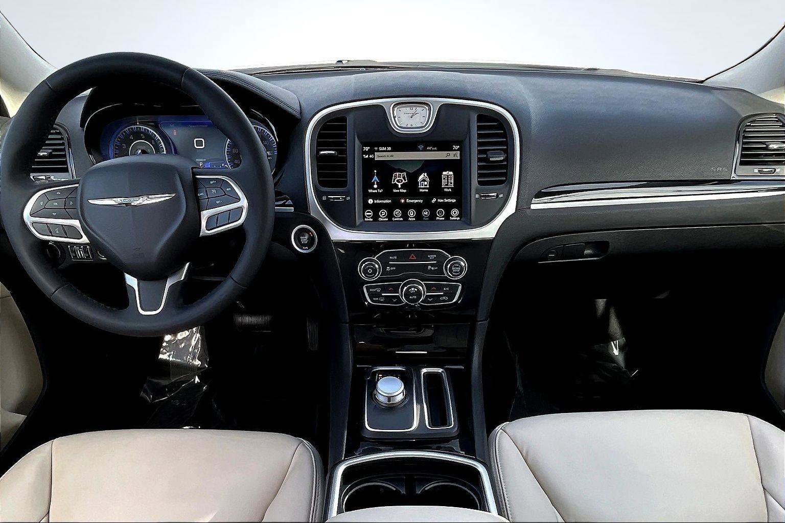 Used 2023 Chrysler 300 Touring L image 16