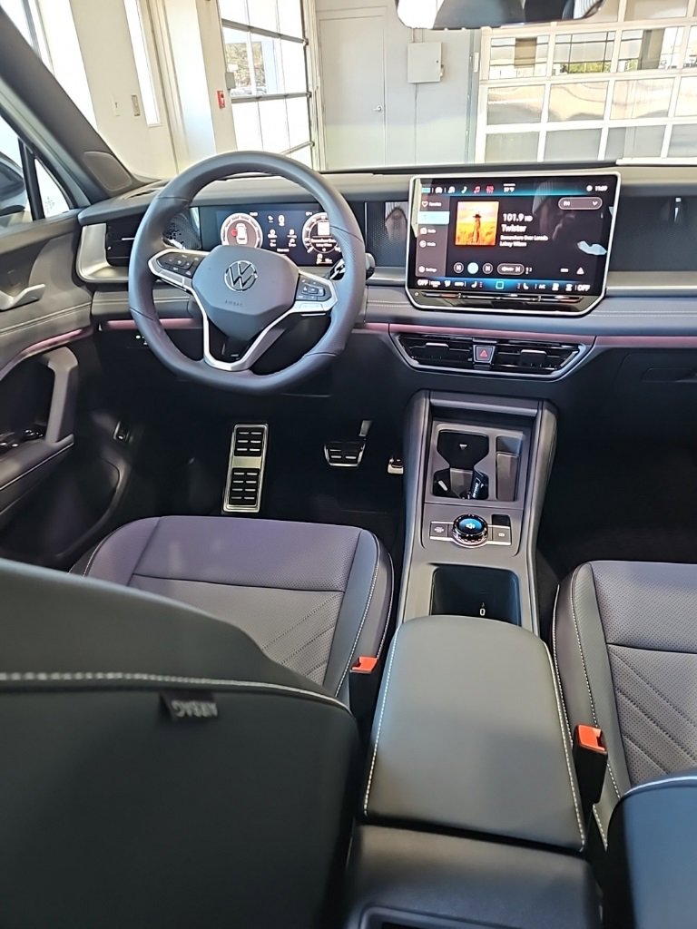 New 2026 Volkswagen Tiguan SE R-Line image 25