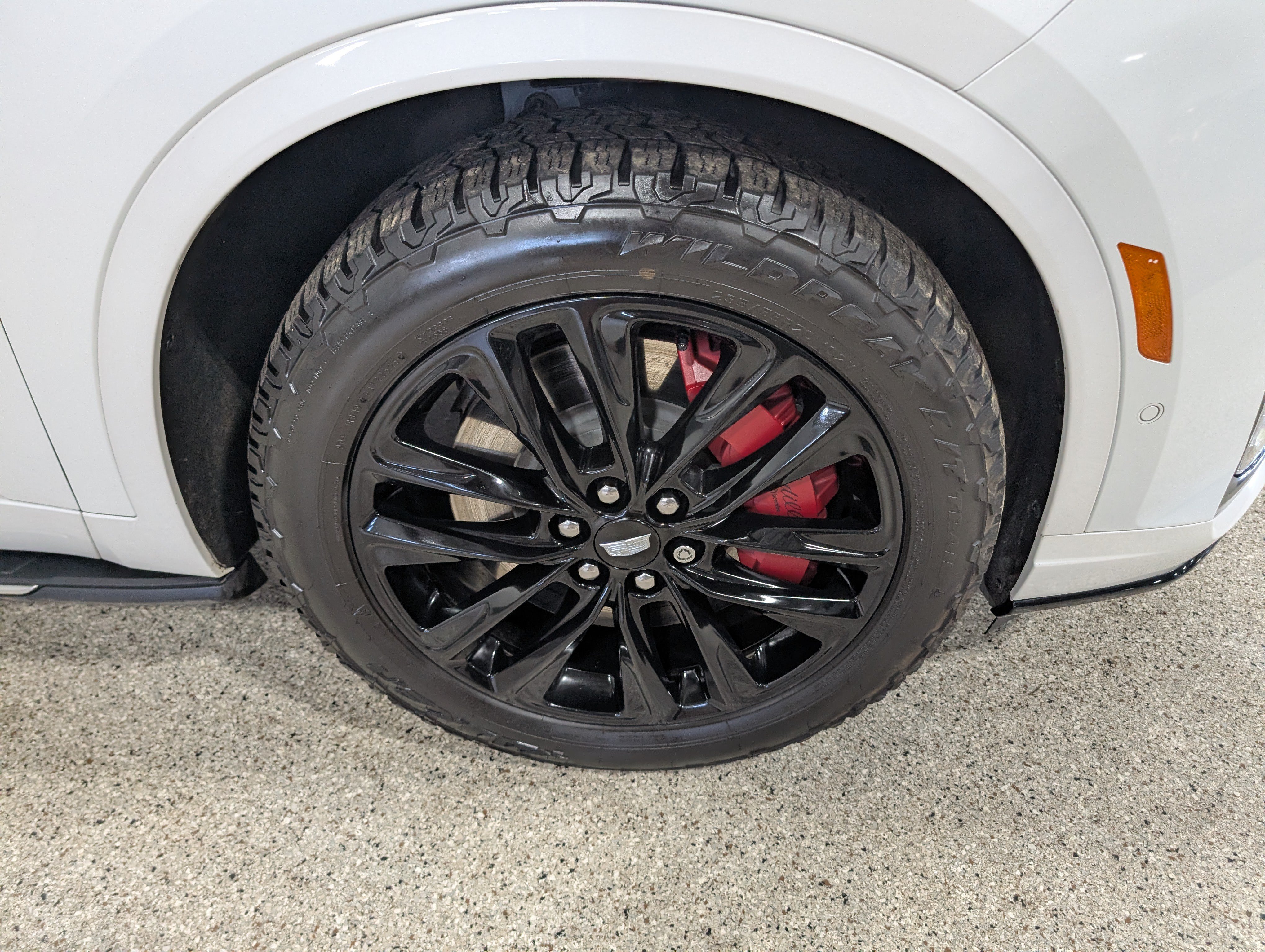Used 2024 Cadillac XT6 Sport w/ LPO, ONYX Package AWD/4WD image 14