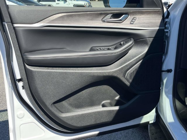 New 2027 Jeep Grand Cherokee L Limited AWD/4WD image 12