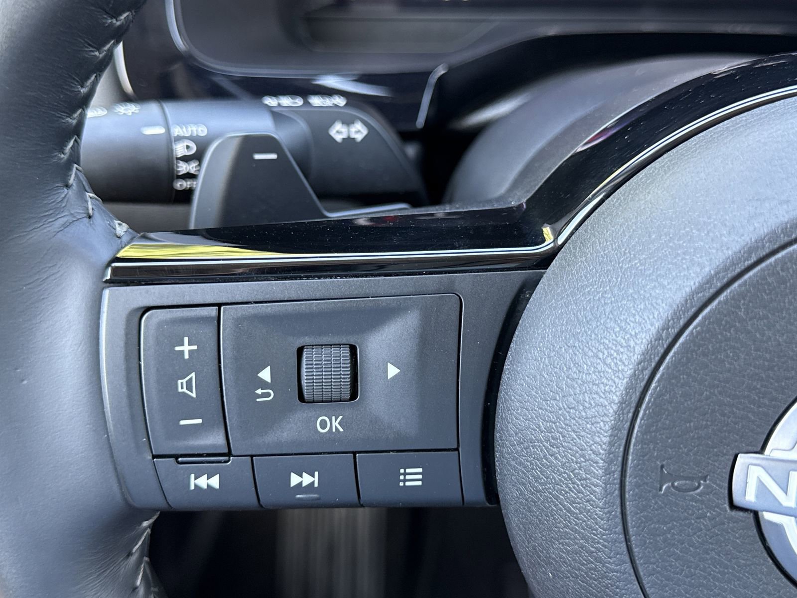 Used 2024 Nissan Pathfinder Platinum image 24