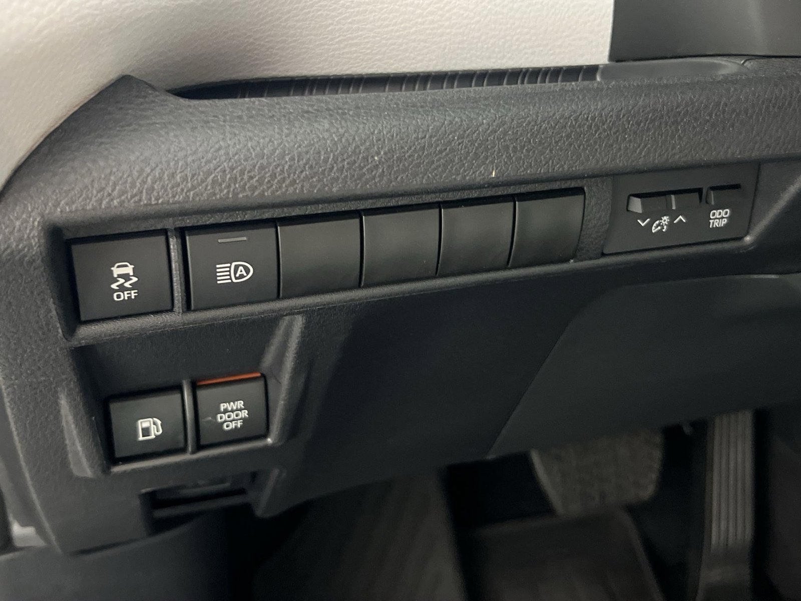 Used 2025 Toyota Sienna XLE image 32