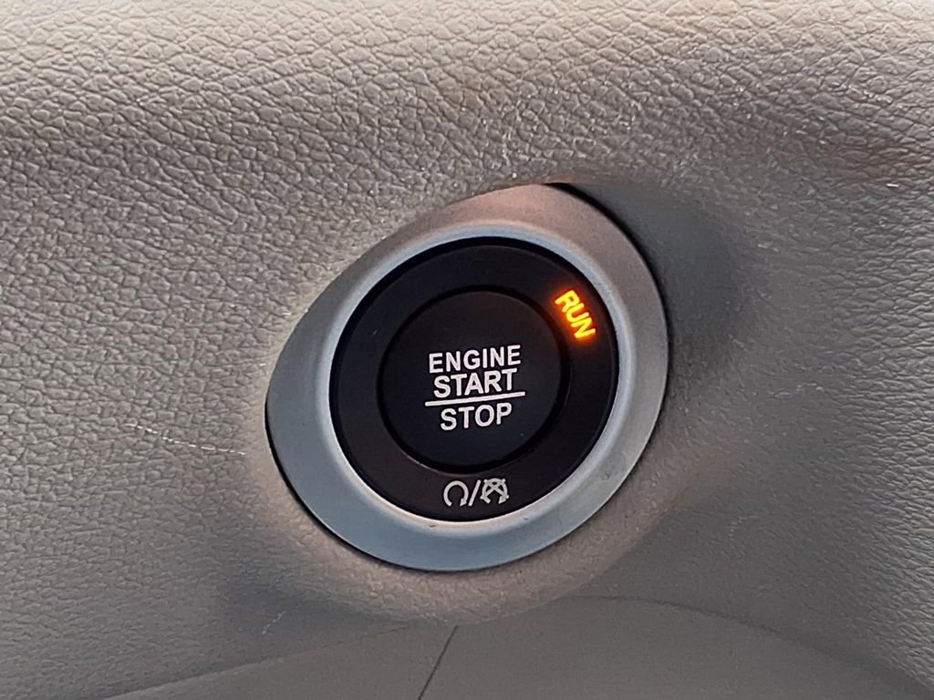 Used 2023 Chrysler Voyager LX image 27