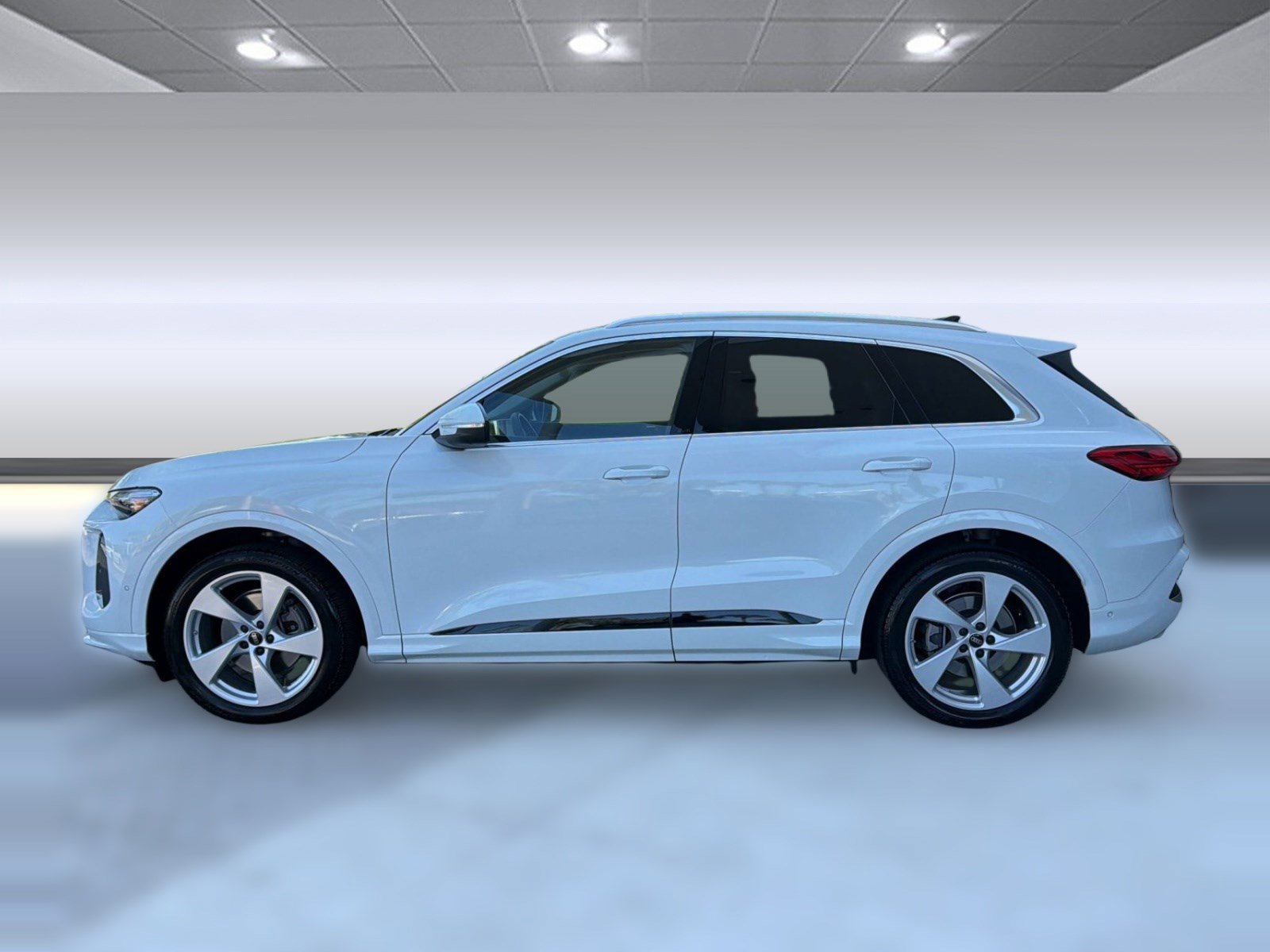 Used 2025 Audi Q5 Prestige AWD/4WD image 2