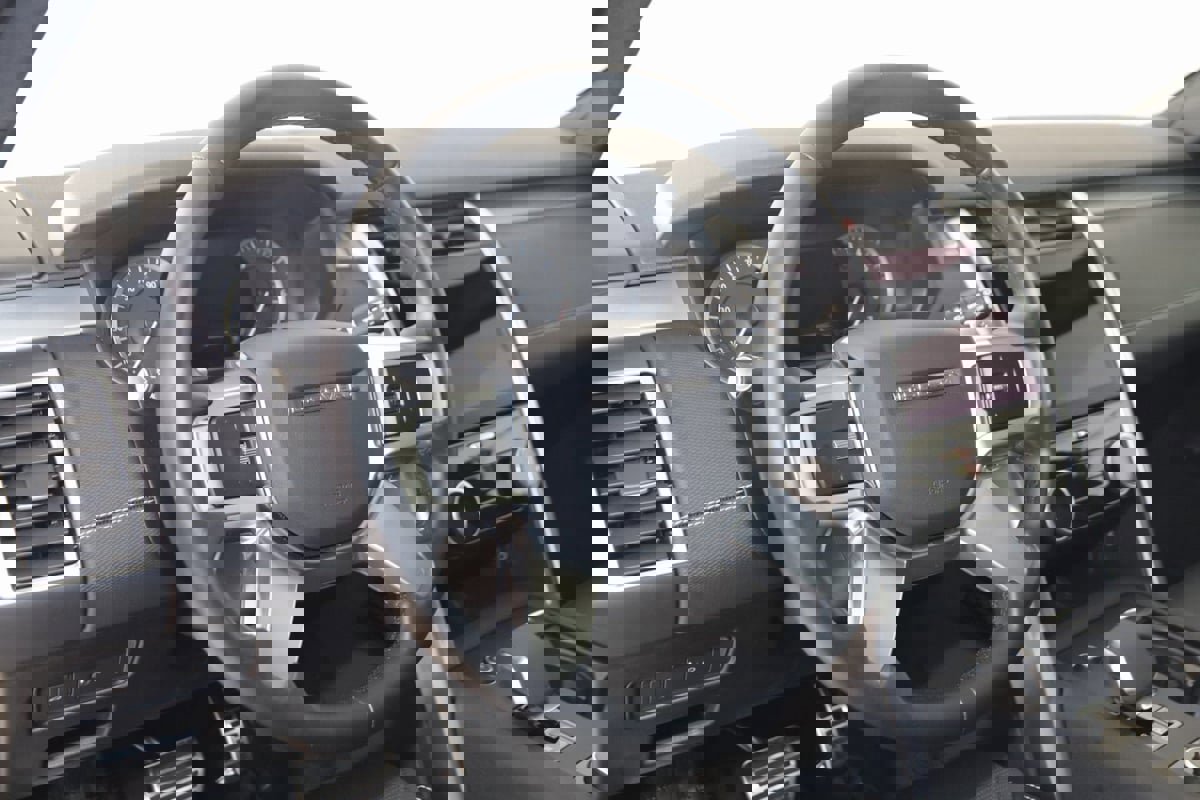 Used 2023 Land Rover Discovery S R-Dynamic image 6