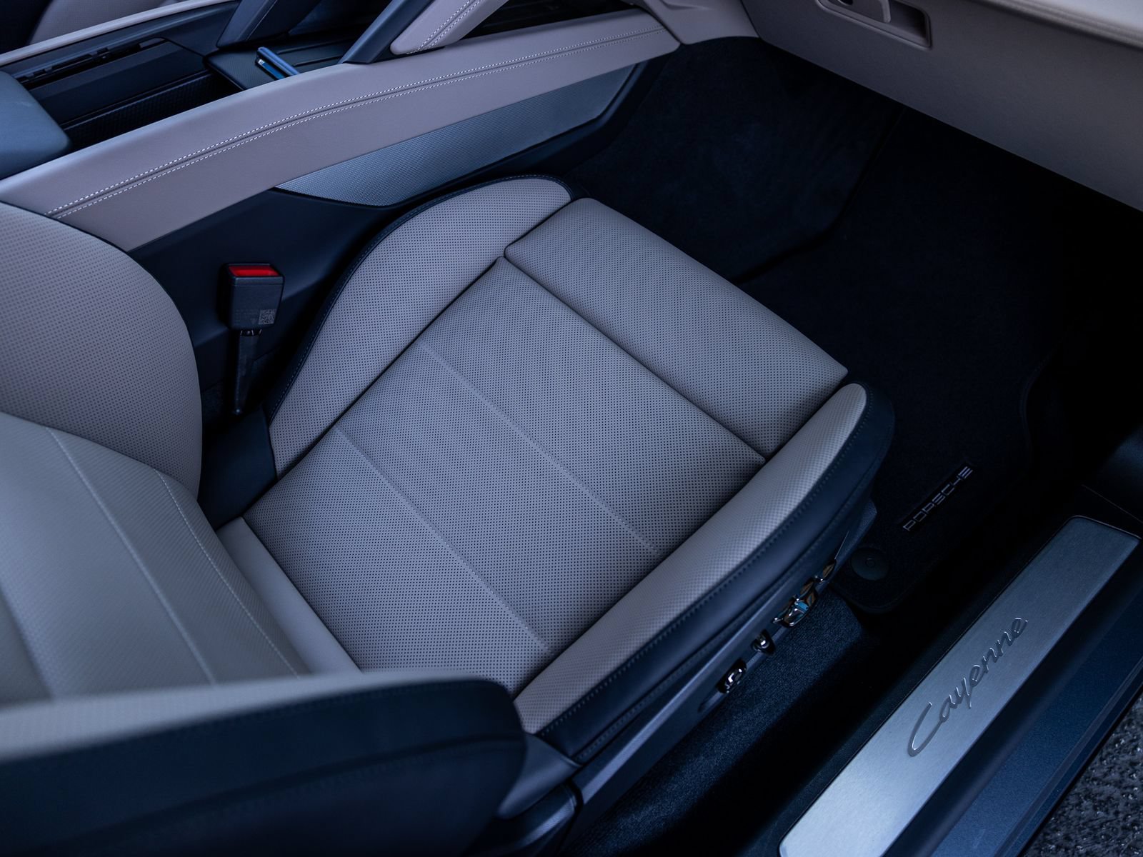 New 2026 Porsche Cayenne Electric AWD/4WD image 57