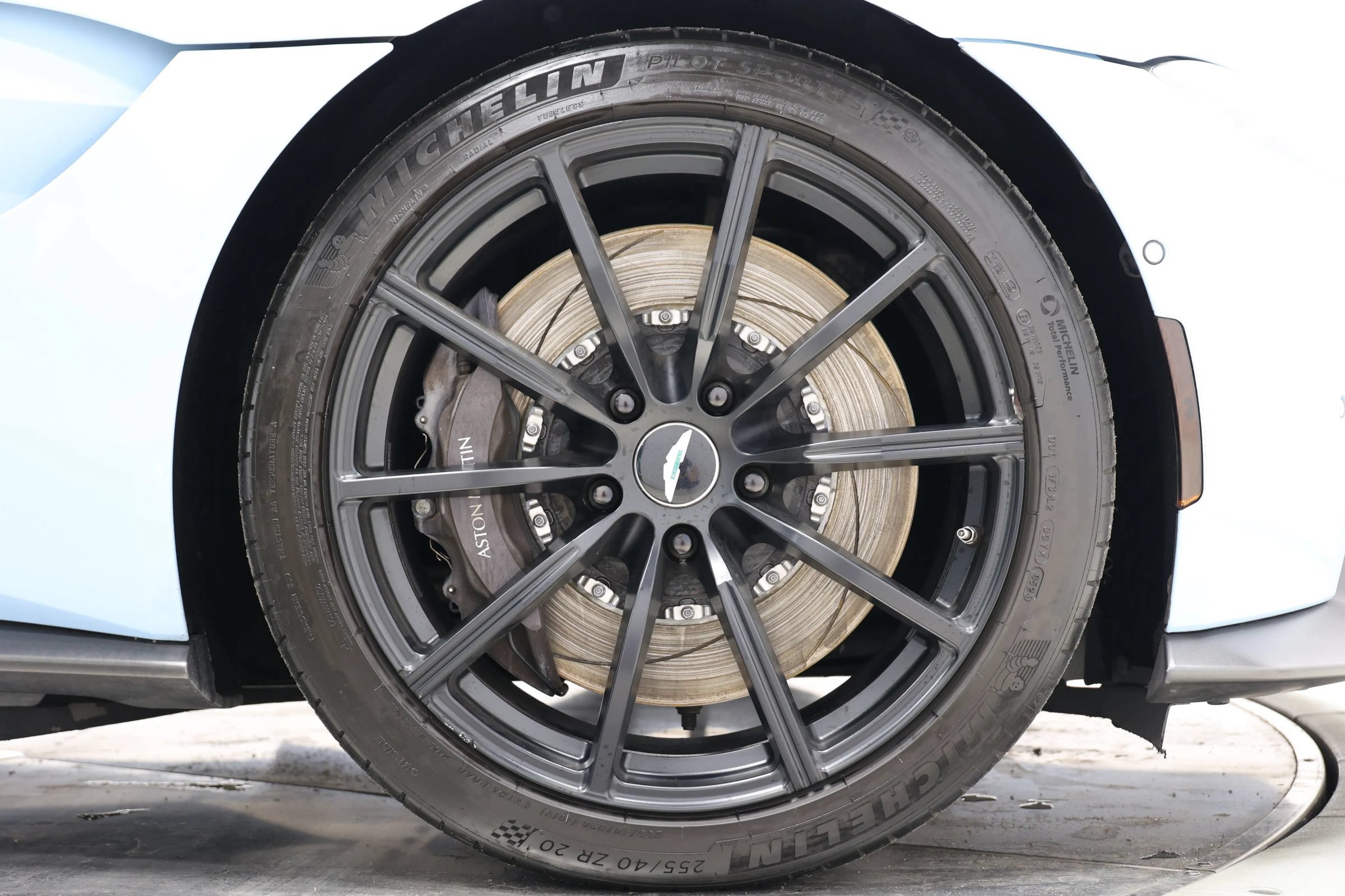 Used 2020 Aston Martin V8 Vantage Coupe RWD image 93