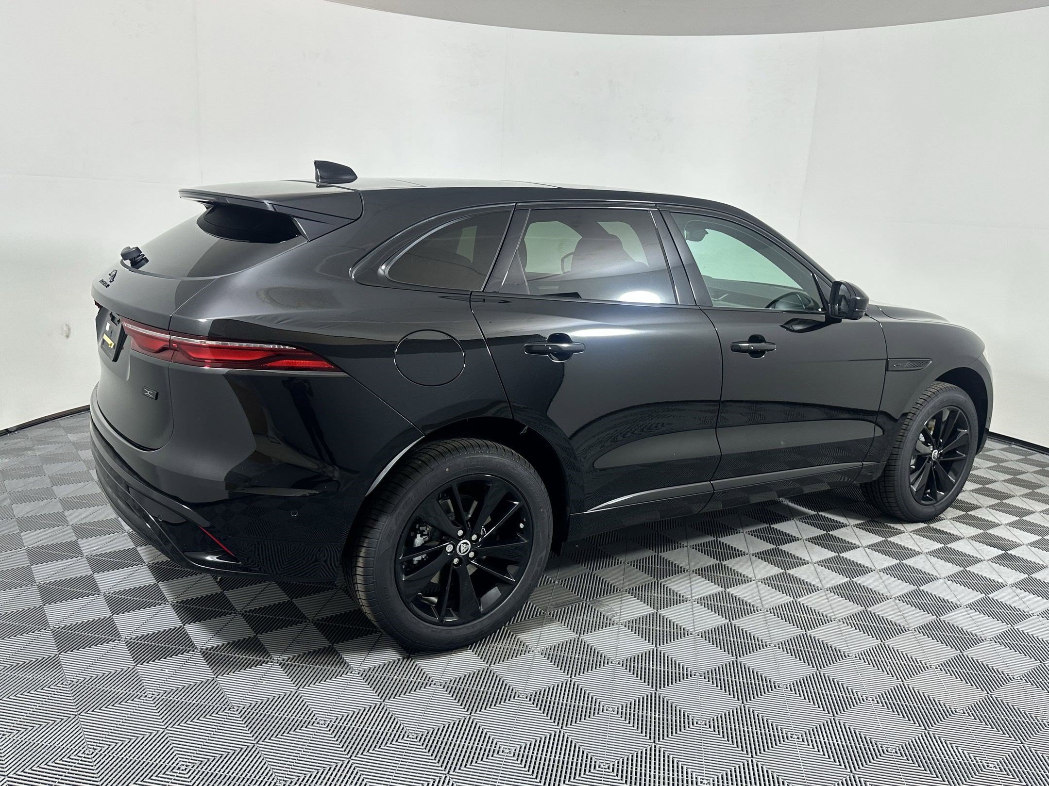 Used 2026 Jaguar F-PACE R-Dynamic S AWD/4WD image 19