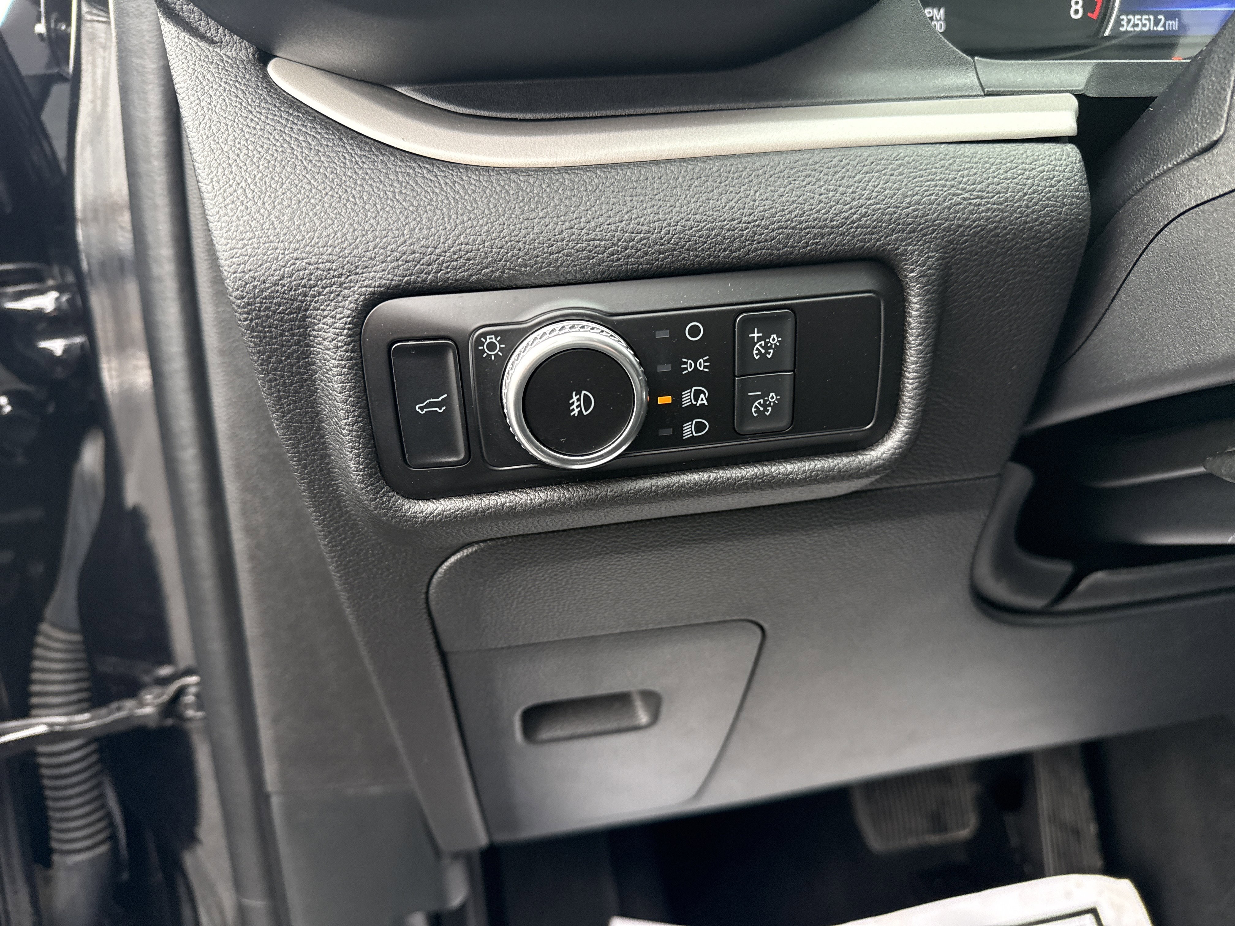 Used 2022 Ford Explorer XLT w/ Equipment Group 202A image 21