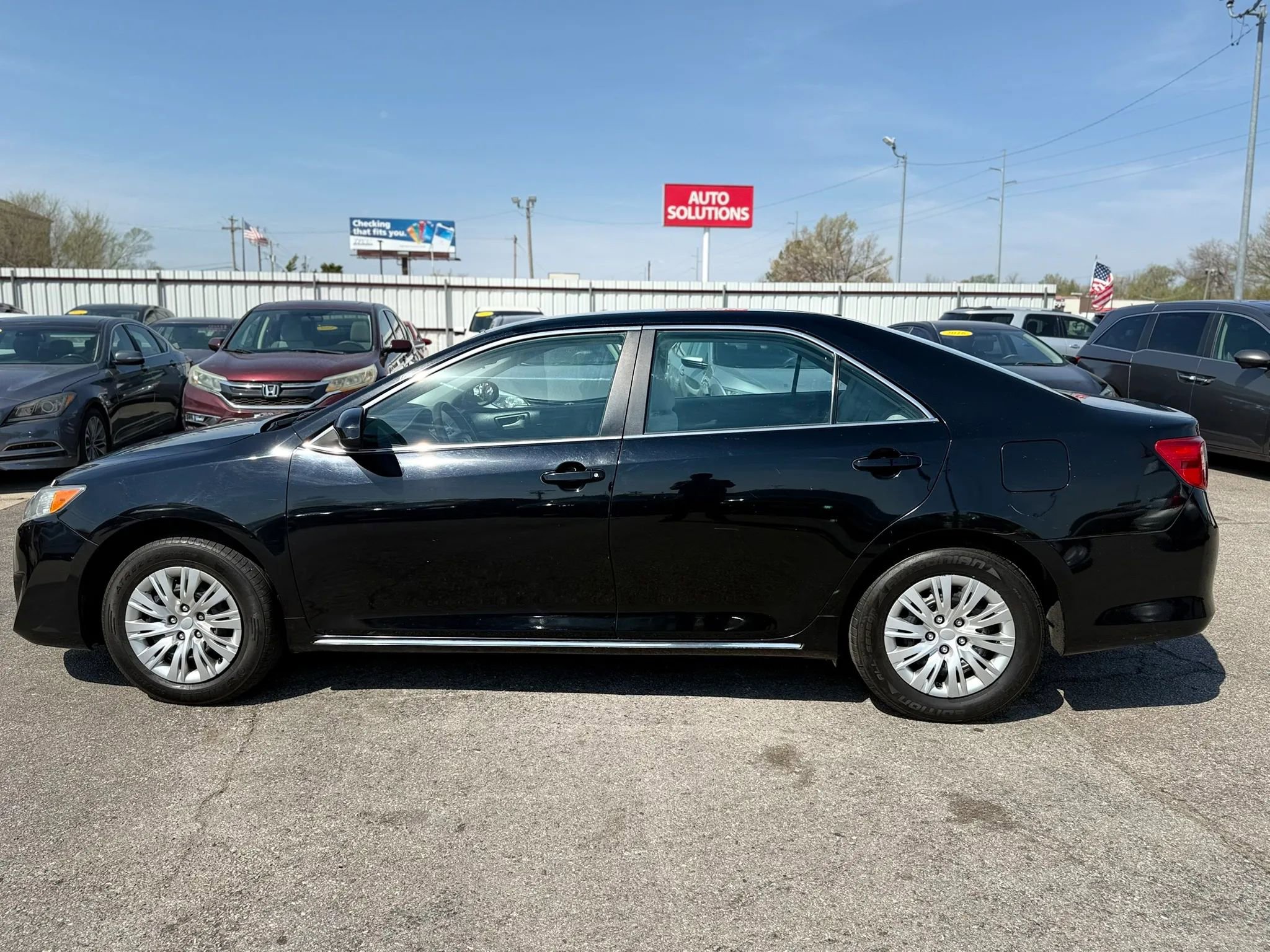 Used 2014 Toyota Camry LE image 9