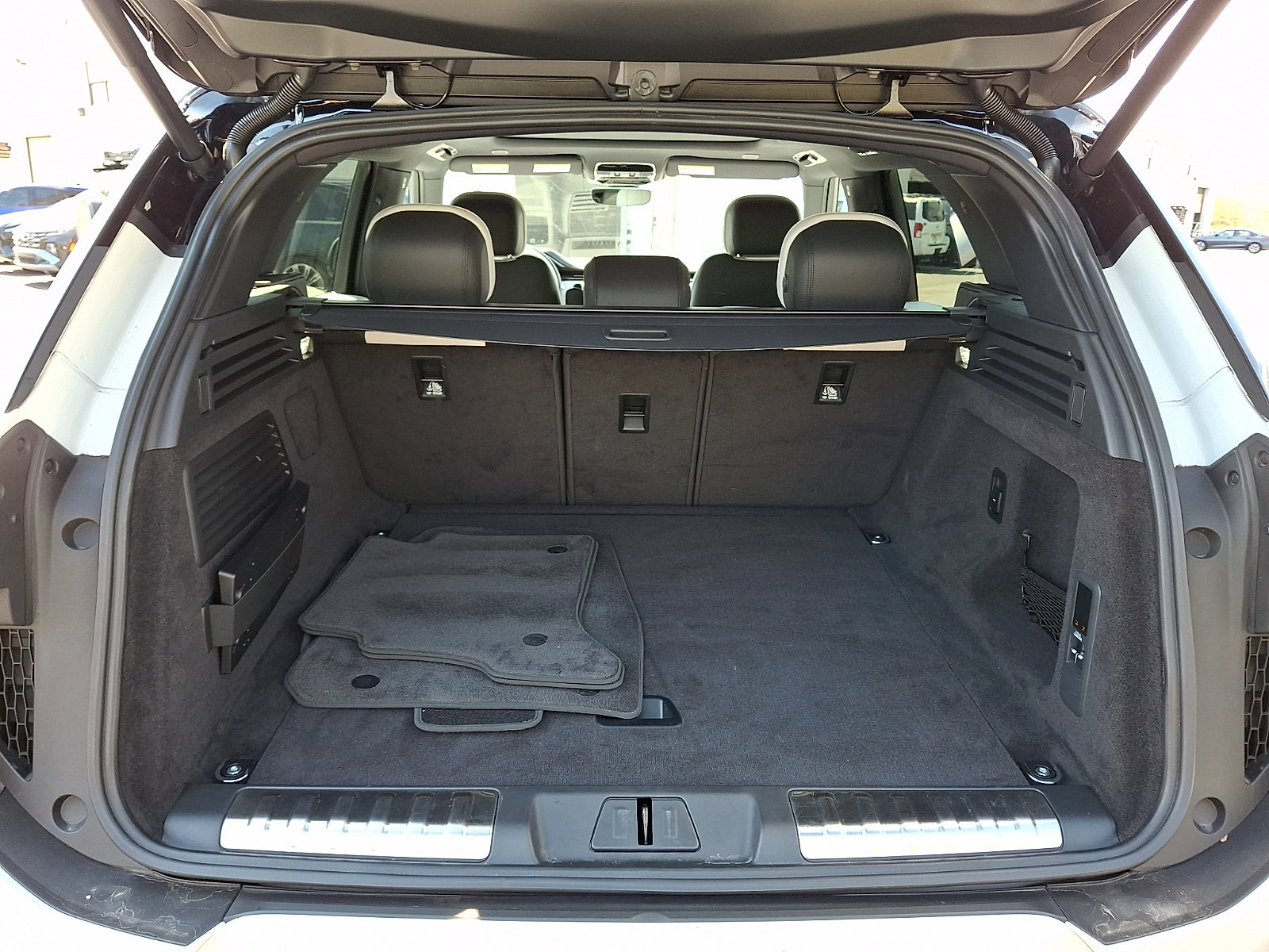 Used 2025 Land Rover Range Rover Sport Dynamic SE image 29