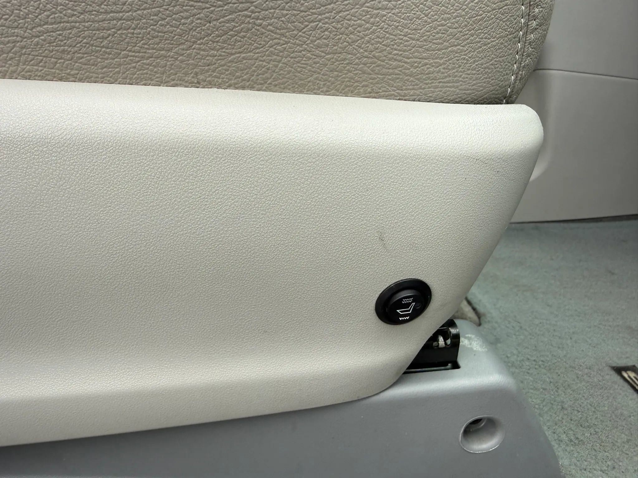 Used 2013 Toyota Sienna LE w/ Towing Pkg image 41