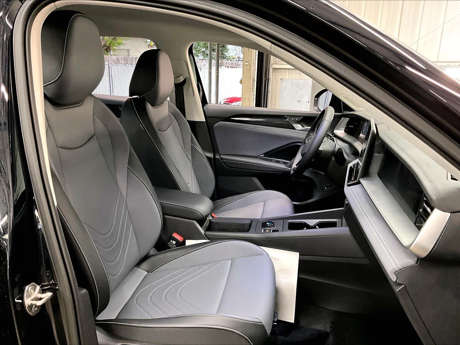 New 2026 Volkswagen Tiguan SE FWD image 10