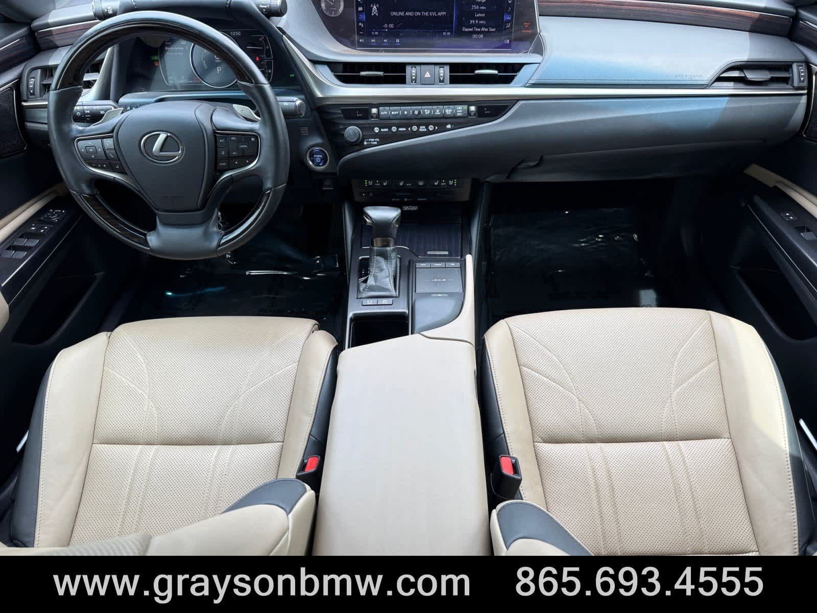 Used 2020 Lexus ES 300h Ultra Luxury w/ Accessory Package 2 FWD image 20