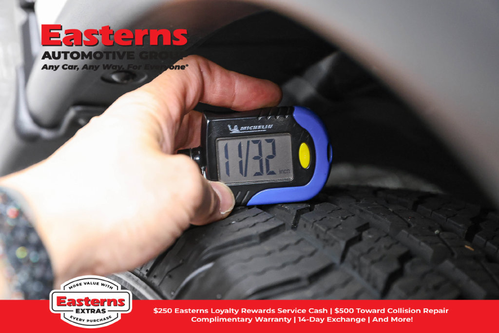 Used 2023 Nissan Rogue S AWD/4WD image 30