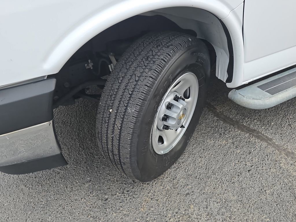 Used 2024 Chevrolet Express 2500 w/ Driver Convenience Package image 26