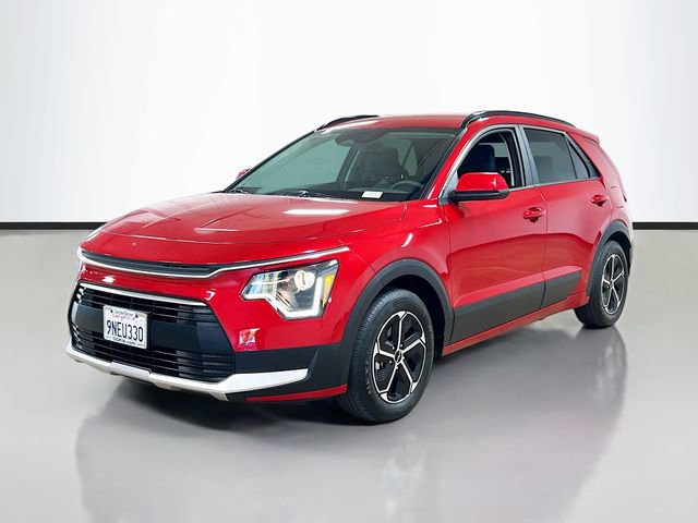 Used 2024 Kia Niro LX image 3