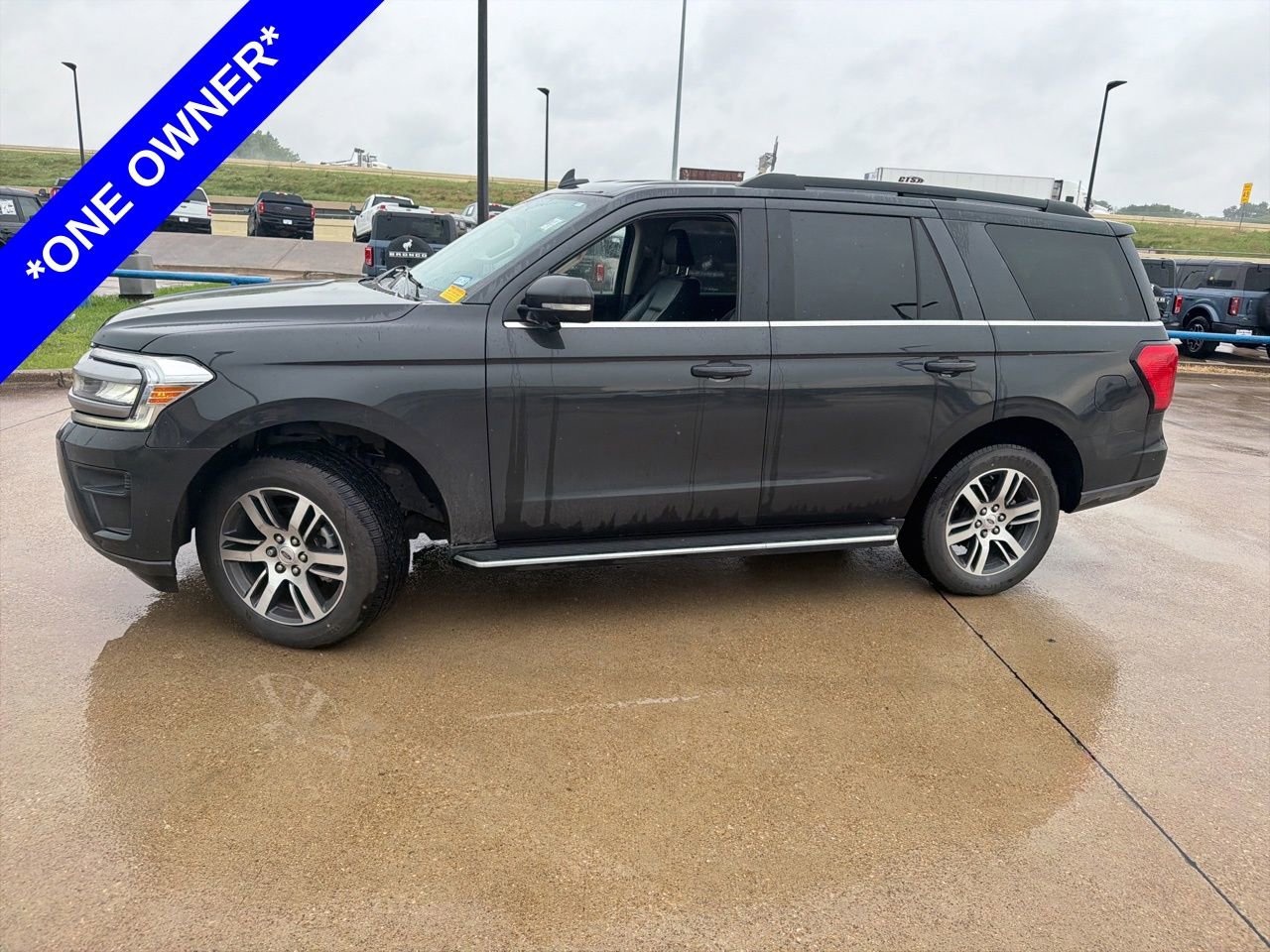 Used 2022 Ford Expedition XLT AWD/4WD image 2