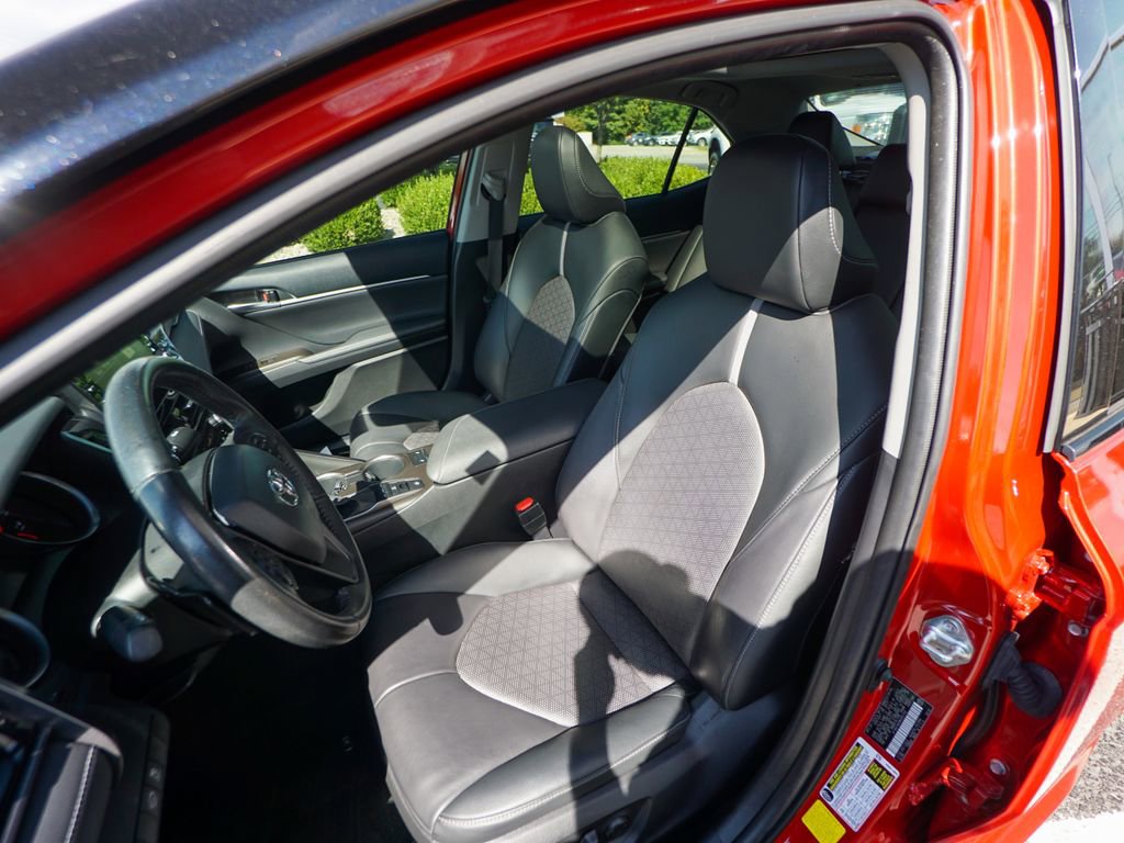Used 2022 Toyota Camry XSE image 13
