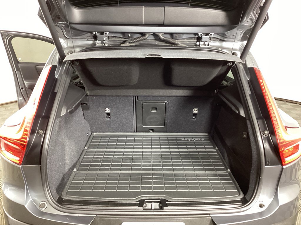 Used 2019 Volvo XC40 T5 Momentum image 30