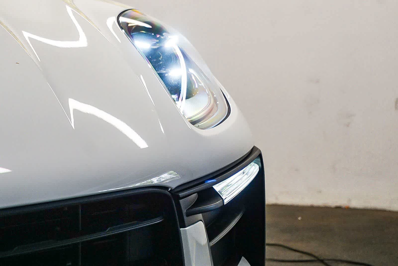 Certified 2025 Porsche Macan AWD/4WD image 7