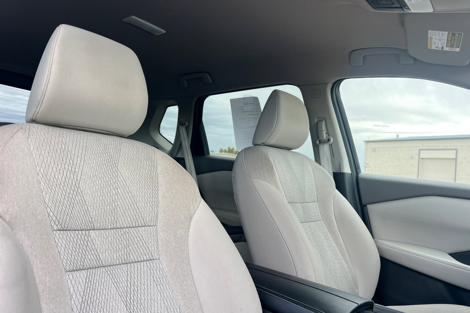 Used 2025 Nissan Rogue SV image 14